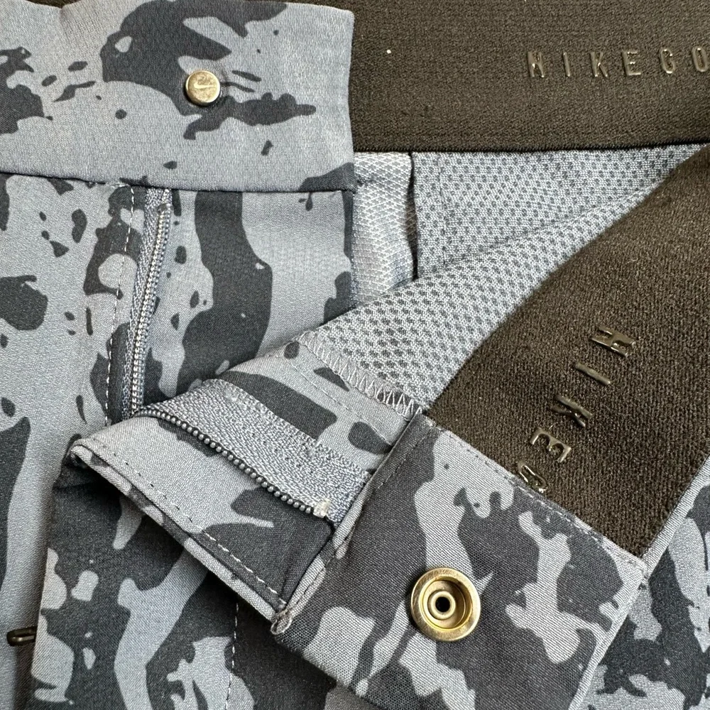NWOT NIKE Golf Men’s Flex Navy Blue Camo Casual Dress Shorts - Size 36